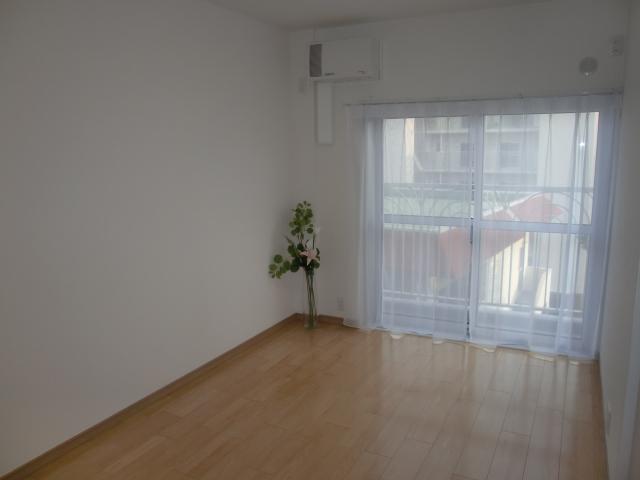 Non-living room. Room (August 2013) Shooting