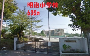 Primary school. 600m until the Meiji elementary school (elementary school)