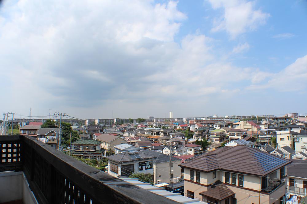 View photos from the dwelling unit. View from the site (July 2013) Shooting