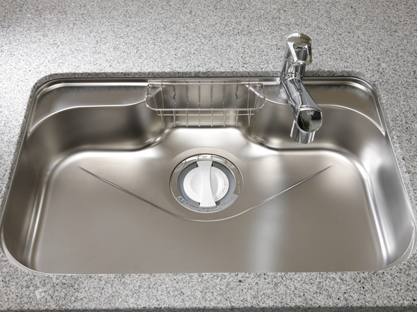 Kitchen.  [Low-noise wide sink] Adopt a kitchen product also wide type washable comfortable large.  Water is by design to reduce the stainless steel warping sound when the shed I sound and hot water.