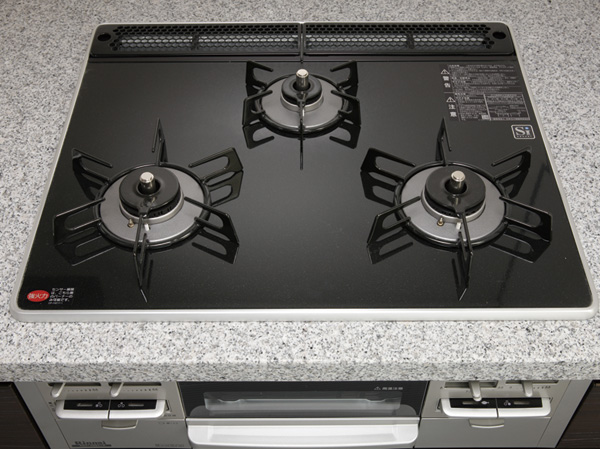 Kitchen.  [Pearl Crystal top stove] Also care with sophisticated design easy to Pearl Crystal top stove. In all functional 3-neck in the stove has adopted a lighting failure safety device.