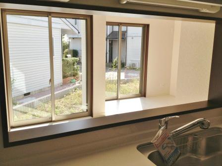 Living. Popular counter kitchen!