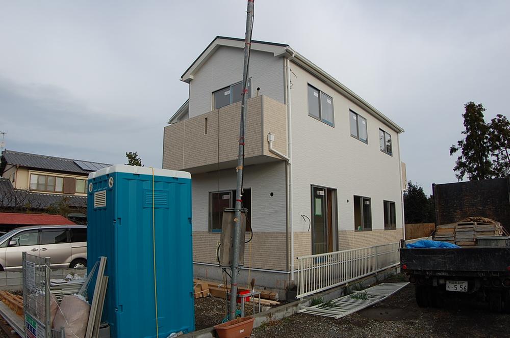 Local appearance photo. Local (12 May 2013) Shooting