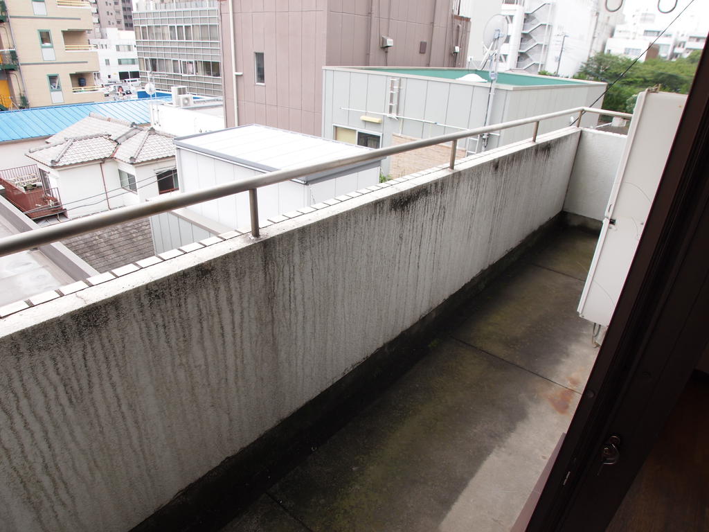 Balcony. Wide balcony of the apartment unique! !