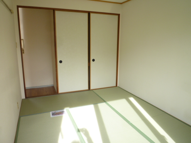 Living and room. 6 Pledge Japanese-style room