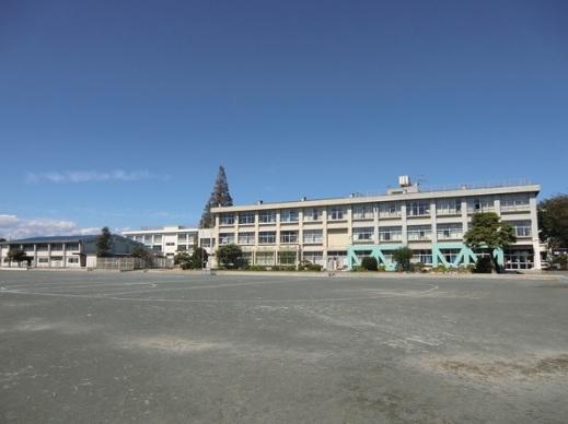 Primary school. Chogo until elementary school 980m