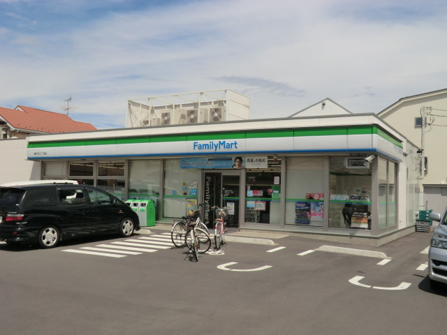Convenience store. 608m to Family Mart (convenience store)