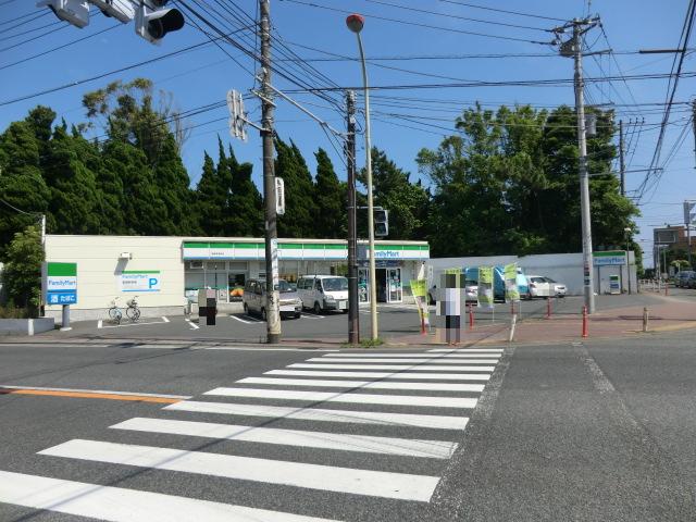 Convenience store. 256m to Family Mart (convenience store)