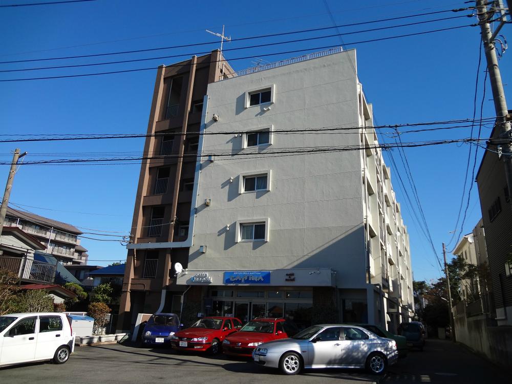 Local appearance photo. Local (11 May 2013) Shooting