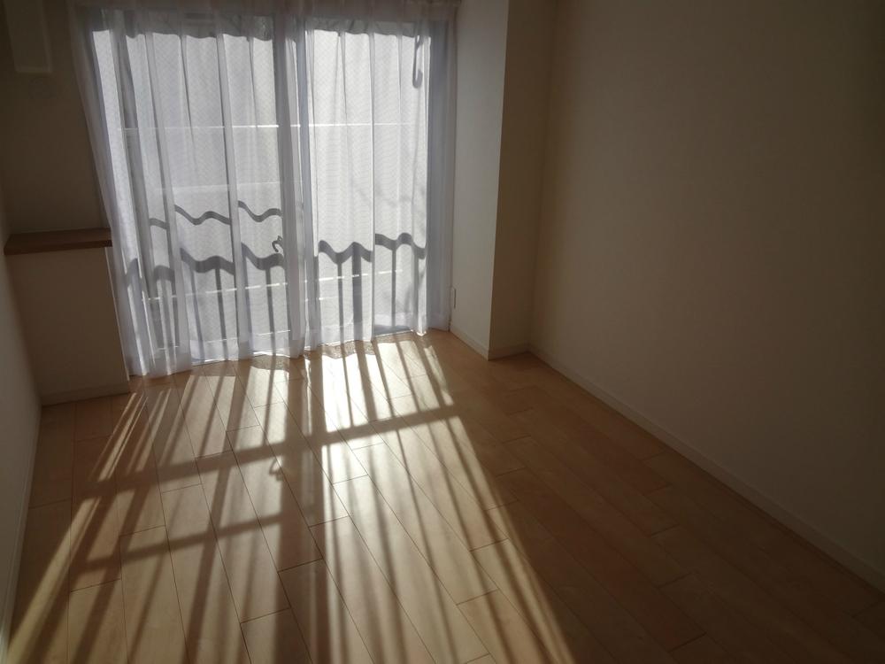 Non-living room. Indoor (12 May 2013) Shooting