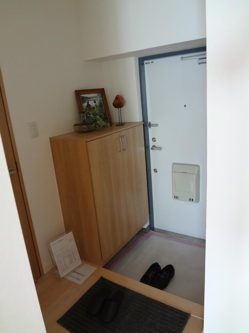 Entrance. Local (12 May 2013) Shooting