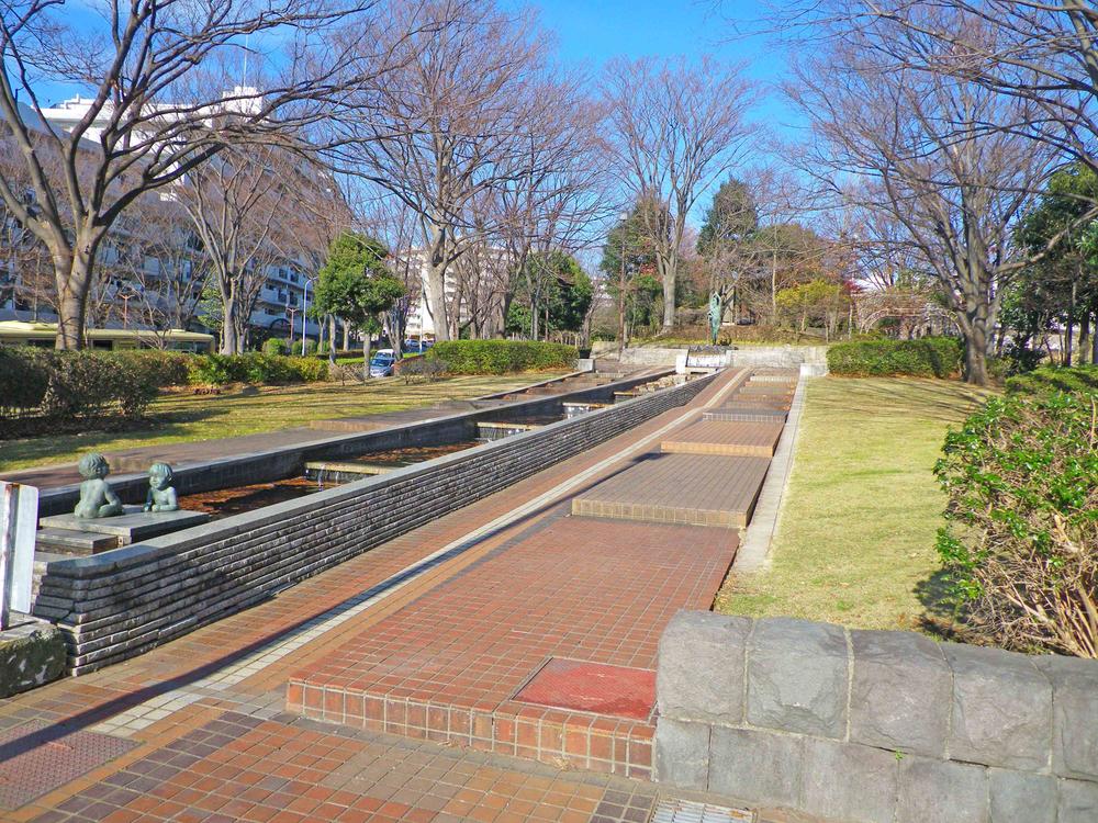 park. 弐番 構公 is a park that has been in place in the 100m clean up Garden.