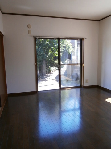 Living and room. Flooring ・ Corner room