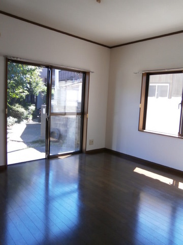 Living and room. Flooring ・ Corner room ・ Pets consultation within the dog ・ Cat