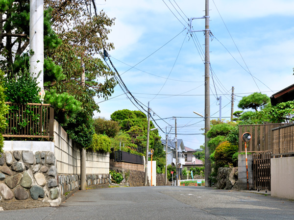 Surrounding environment. Around local streets (a 9-minute walk ・ About 650m)