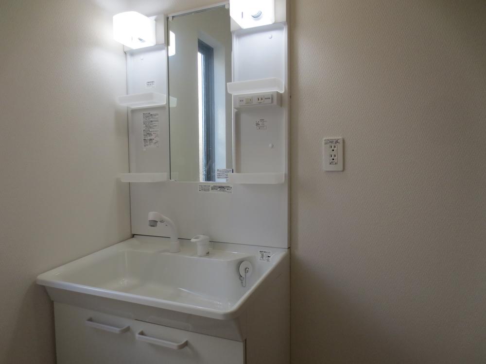 Wash basin, toilet. Indoor (11 May 2013) Shooting