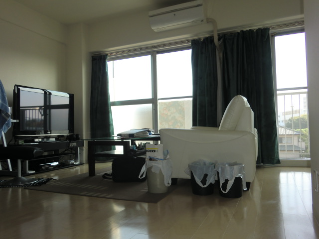 Fujisawa, Kanagawa Prefecture white flag 1