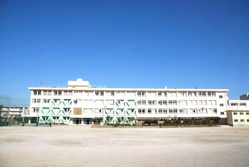 Junior high school. Takahama 1043m until junior high school
