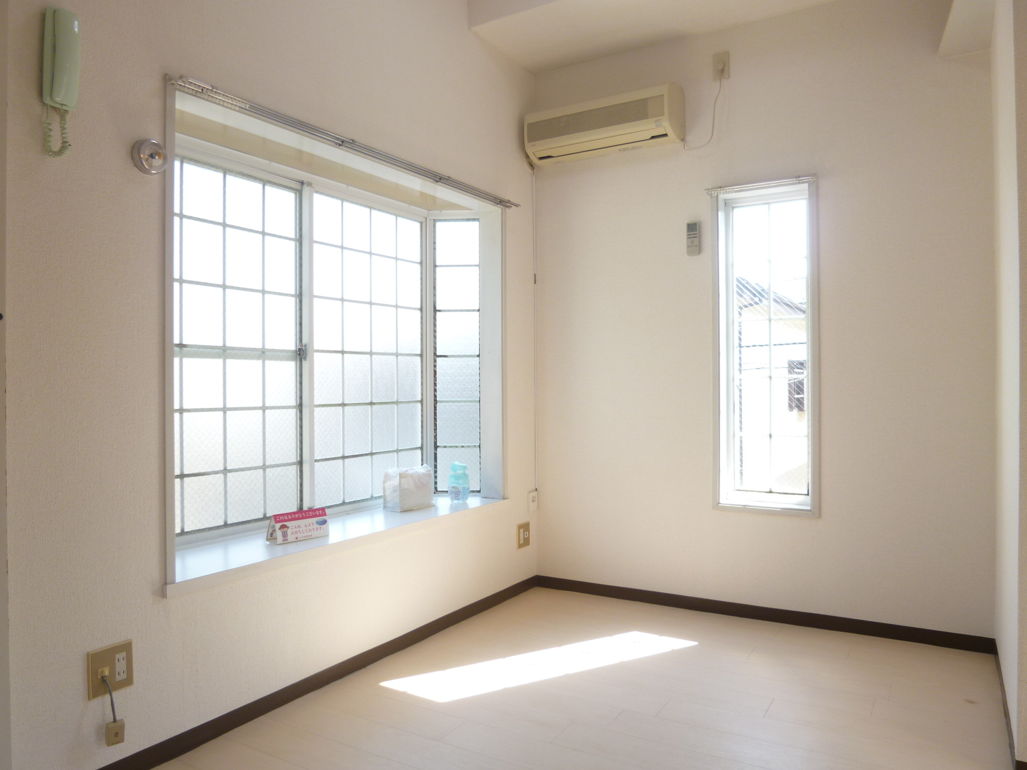 Living and room. room ・ Two-sided lighting ・ Air-conditioned