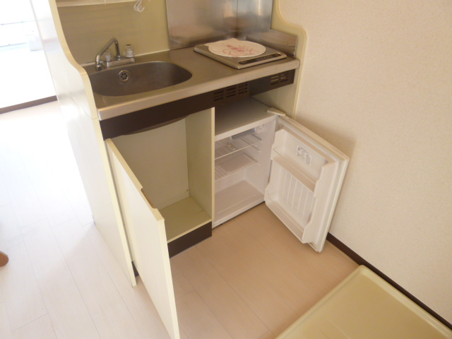 Other Equipment. Mini fridge ・ Kitchen storage space