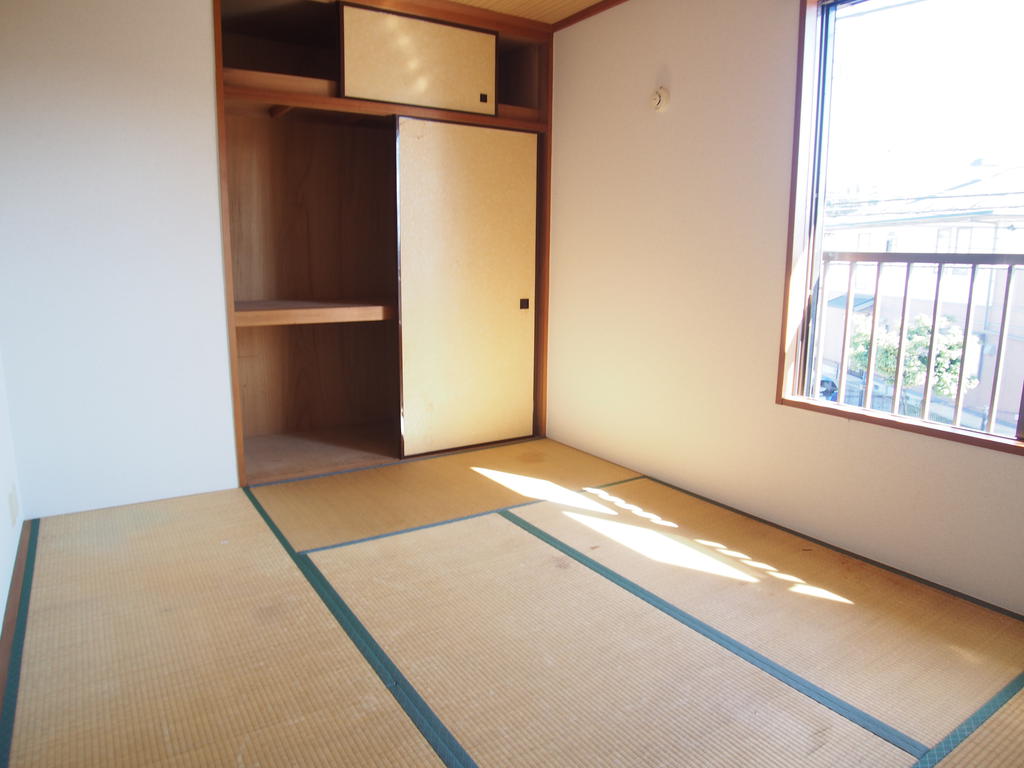 Other room space. Closet in the Japanese-style room ・ There are upper closet! !  * Tatami is sort adhered to after the decision