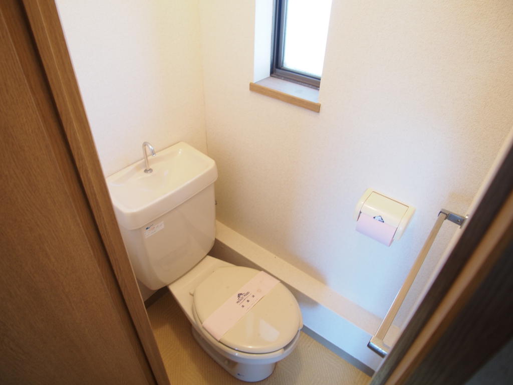 Toilet. There is also a window to the toilet! !