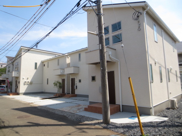 Building appearance. Mitsui Home completed new construction apartment
