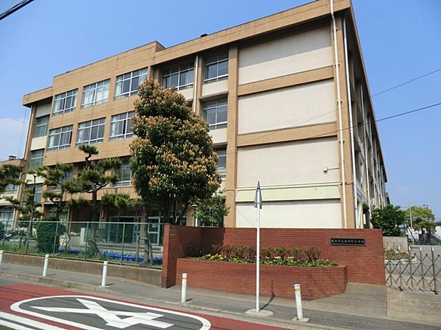 Primary school. 606m until the Fujisawa Municipal Kameino Elementary School