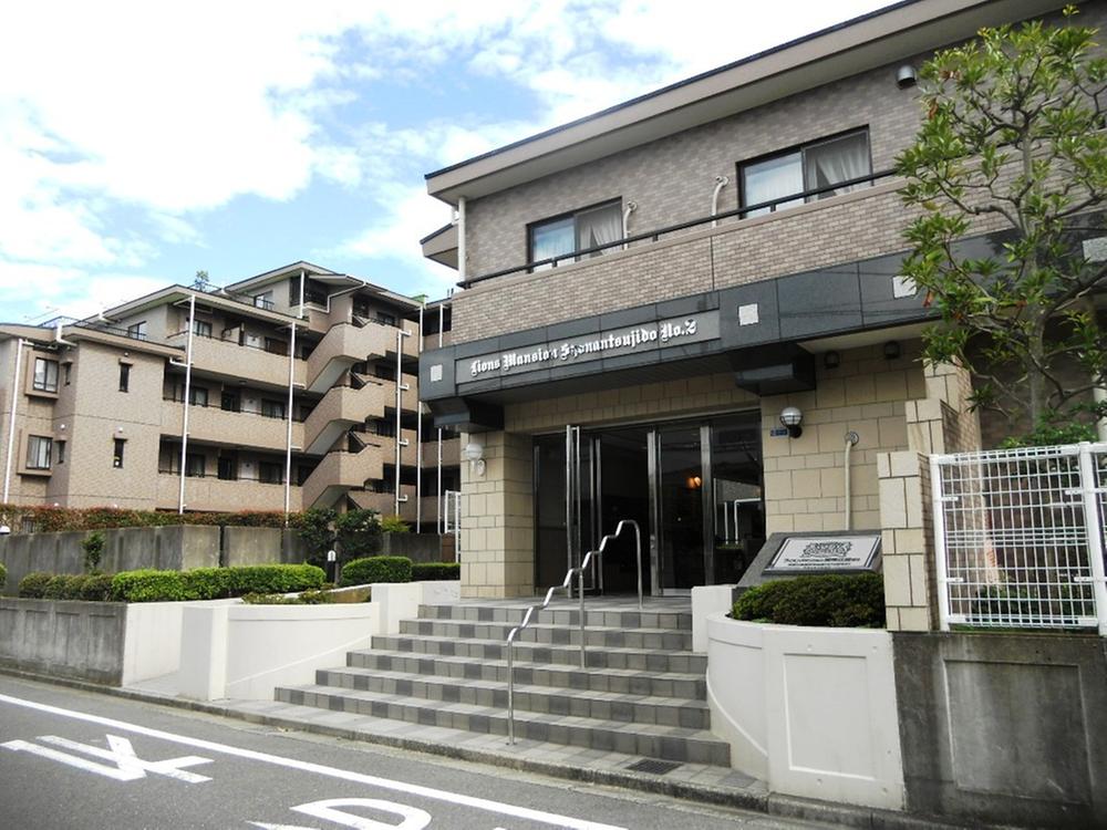 Entrance. Entrance (May 2010) Shooting