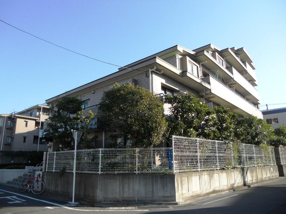 Local appearance photo. Northeast side apartment appearance (December 2013) Shooting