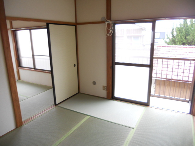 Living and room.  ☆ Station 3-minute walk of a good location ・ Sunny corner room ☆
