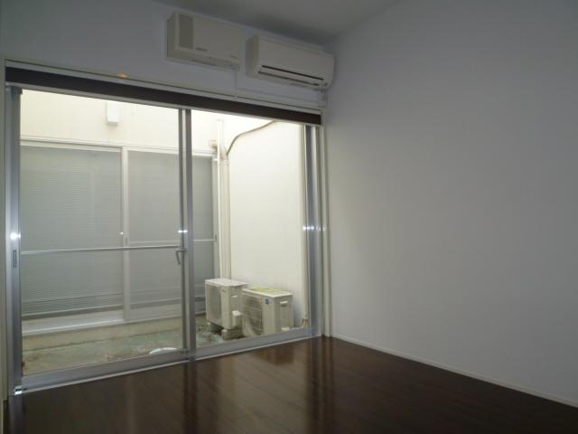 Non-living room. Indoor (February 2013) Shooting