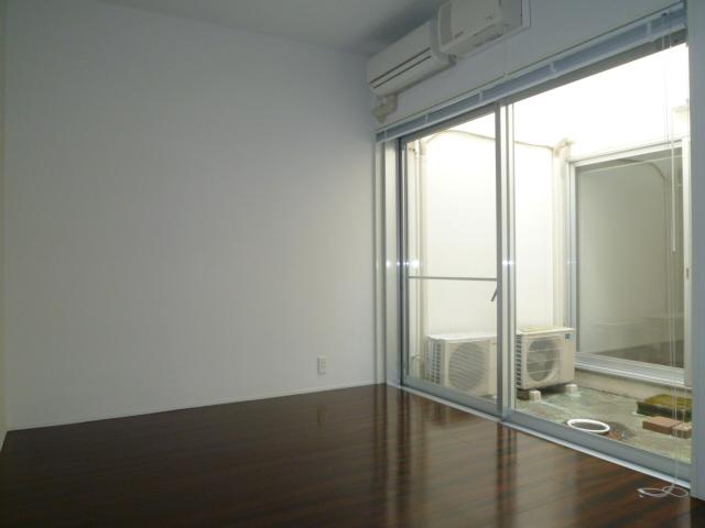 Non-living room. Indoor (February 2013) Shooting