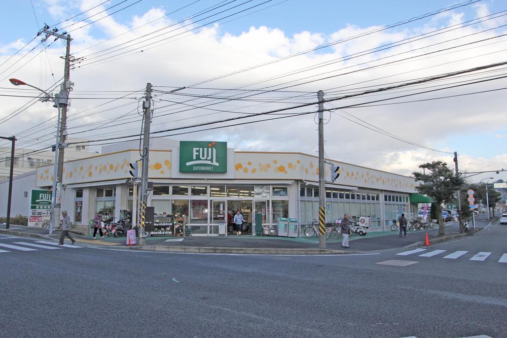 Supermarket. Fuji until Kugenumafujigaya shop 588m