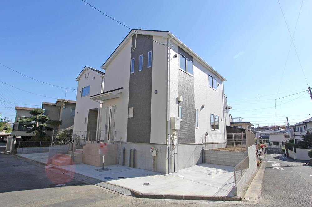 Local photos, including front road. Local (11 May 2013) Shooting