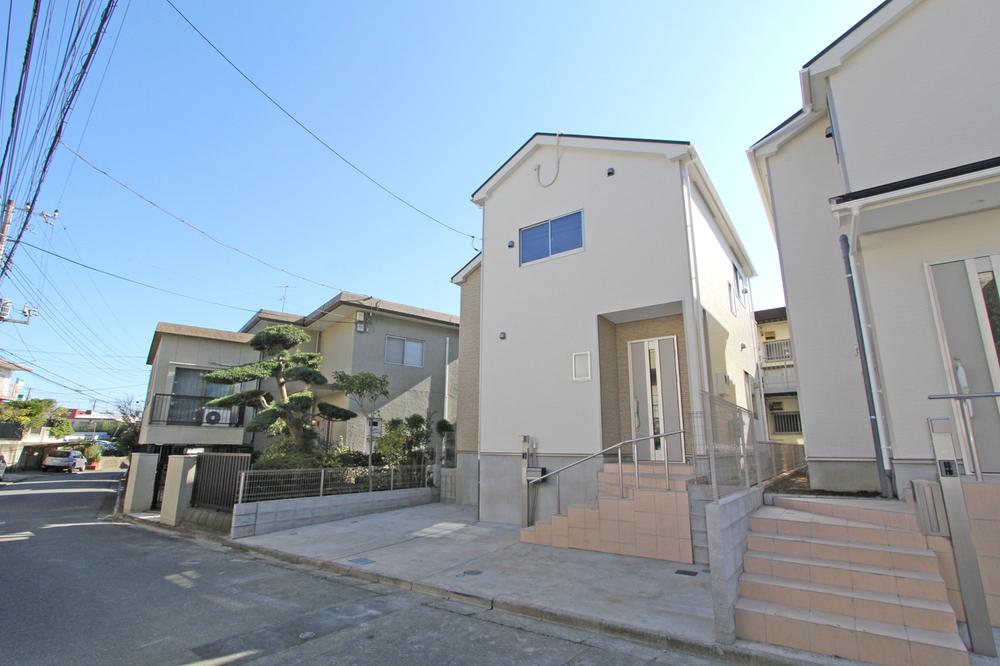 Local appearance photo. Local (11 May 2013) Shooting