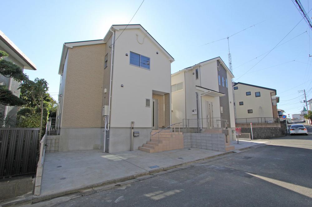 Local photos, including front road. Local (11 May 2013) Shooting