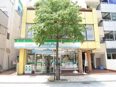 Convenience store. 180m to Family Mart (convenience store)