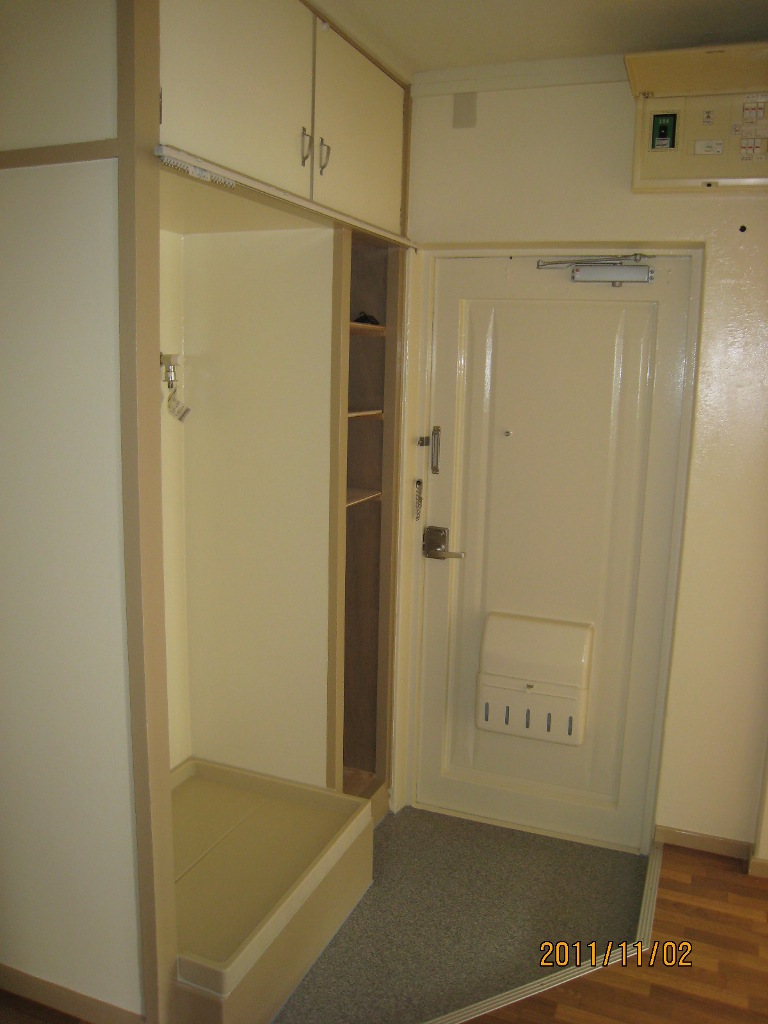 Entrance. Photo is the same type ・ It is another dwelling unit. Washing machine is with a yard.