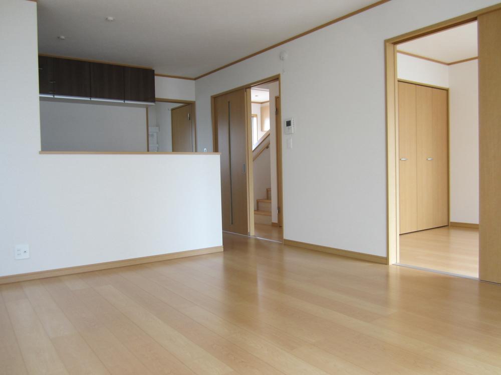 Living. Indoor (11 May 2013) Shooting Big because it is between continued flooring It can also be used as LDK.