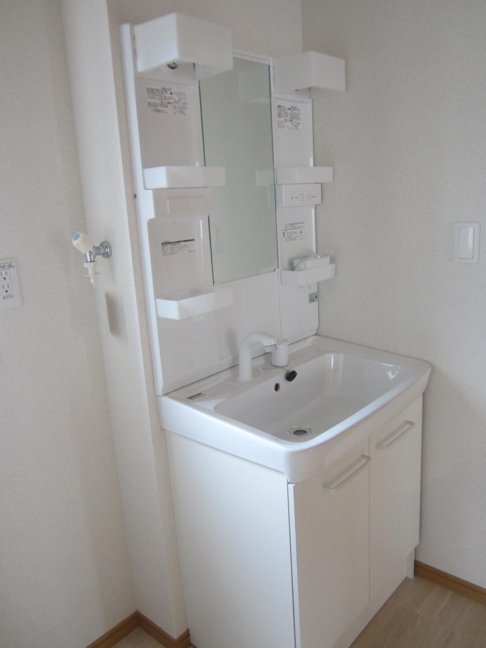 Wash basin, toilet. Indoor (11 May 2013) Shooting