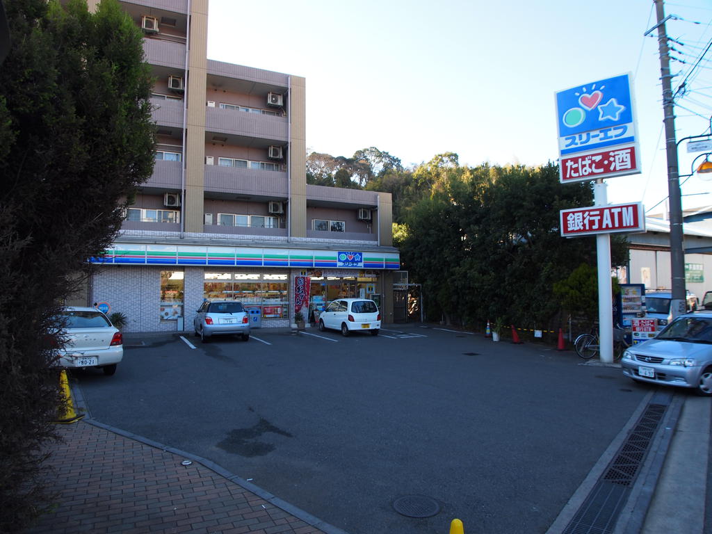 Convenience store. Three F Fujisawa Honmachi Station store up to (convenience store) 314m