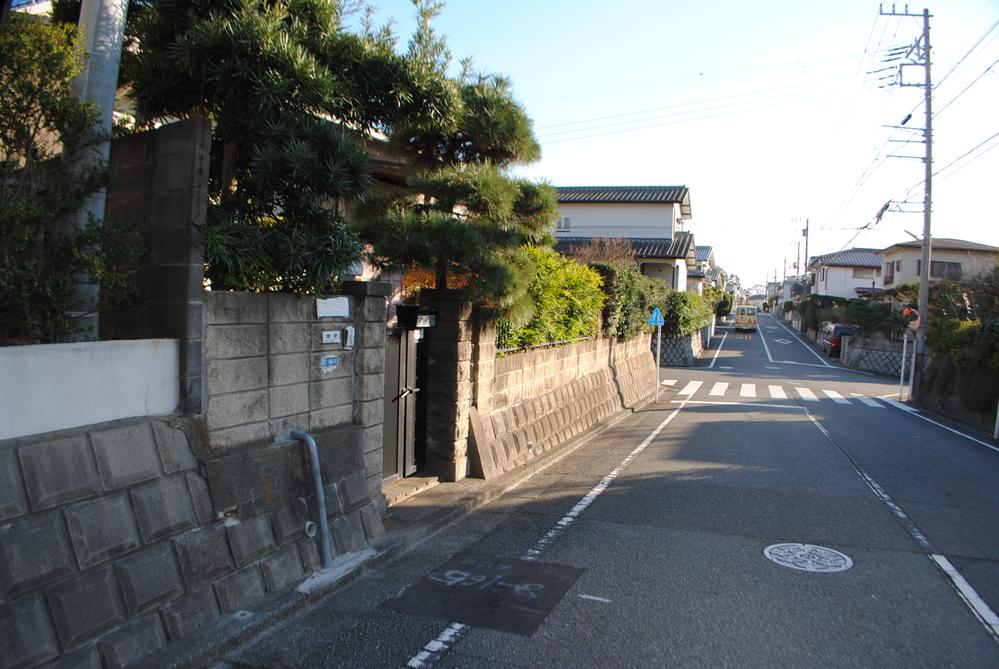 Local photos, including front road. Local (12 May 2013) Shooting Construction planned site