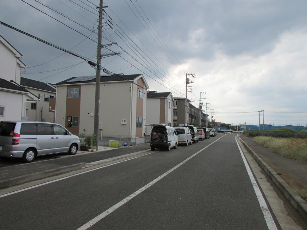 Local photos, including front road. Local (10 May 2013) Shooting