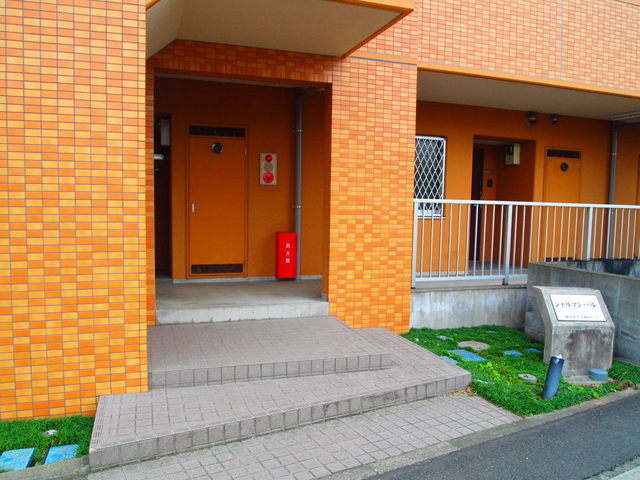 Entrance.  ☆ It deals key money ・ Renewal fee without! Facility ・ Storage enhancement! On-site parking complete ☆