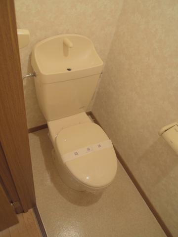 Toilet.  ☆ It deals key money ・ Renewal fee without! Facility ・ Storage enhancement! On-site parking complete ☆