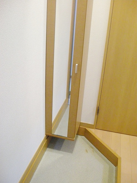 Entrance. Cupboard ☆ 
