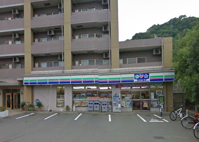 Convenience store. Three F Fujisawa Honmachi Station store up to (convenience store) 353m
