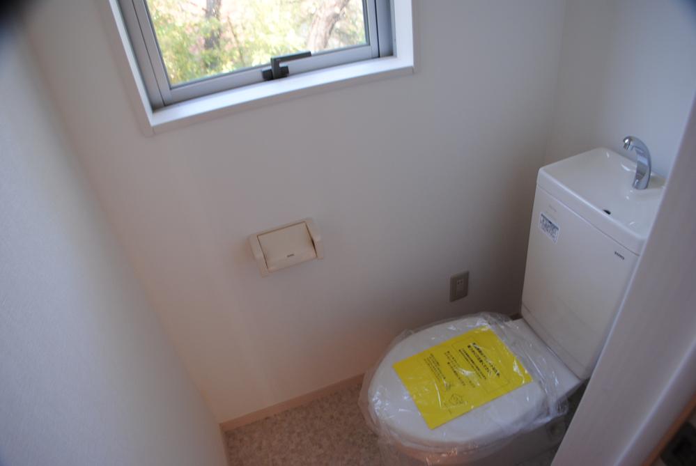 Toilet. Indoor (12 May 2013) Shooting