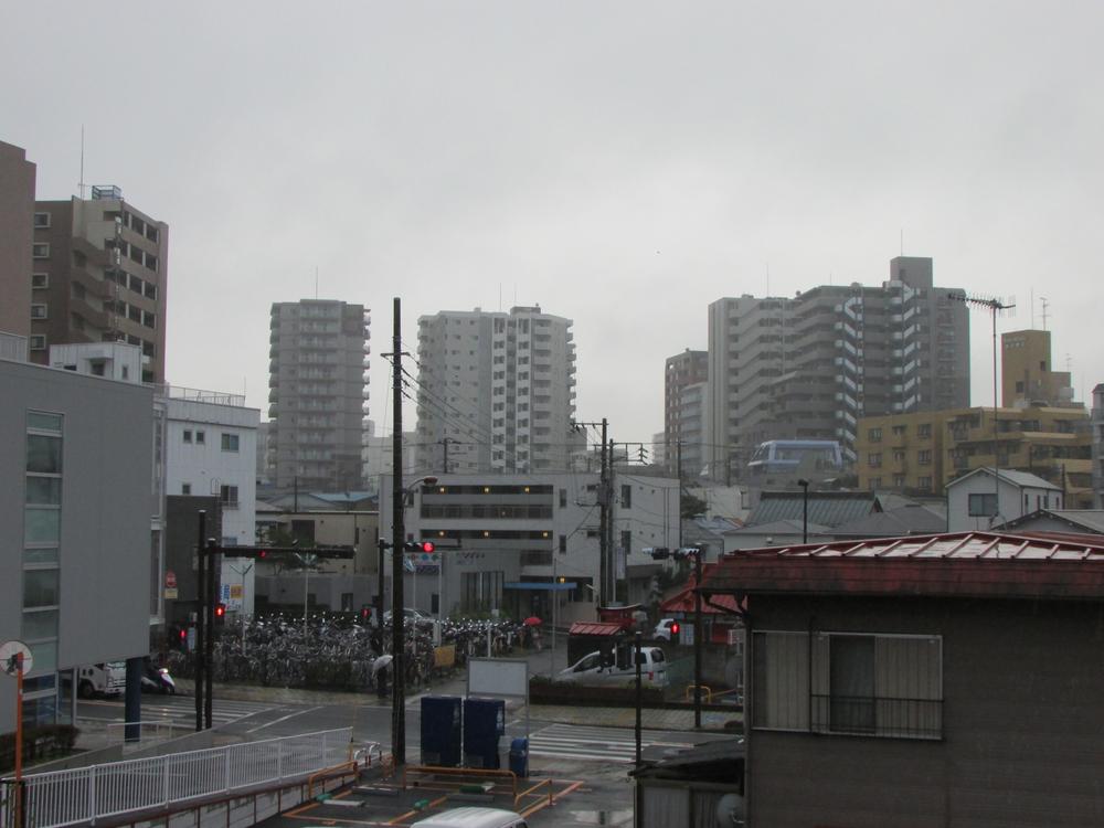 View photos from the dwelling unit. View from the site (October 2013) Shooting